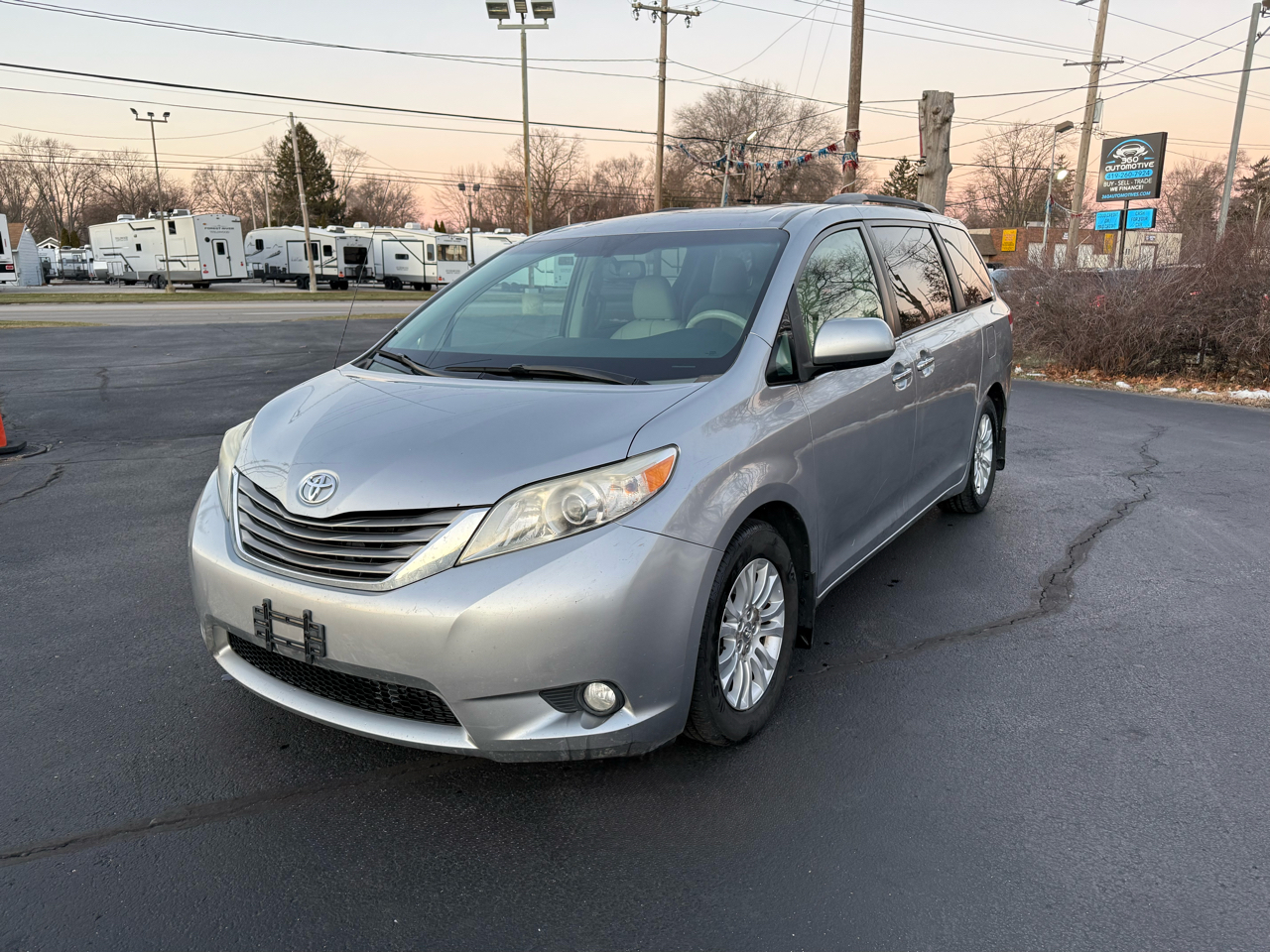 2012 Toyota Sienna XLE's photo
