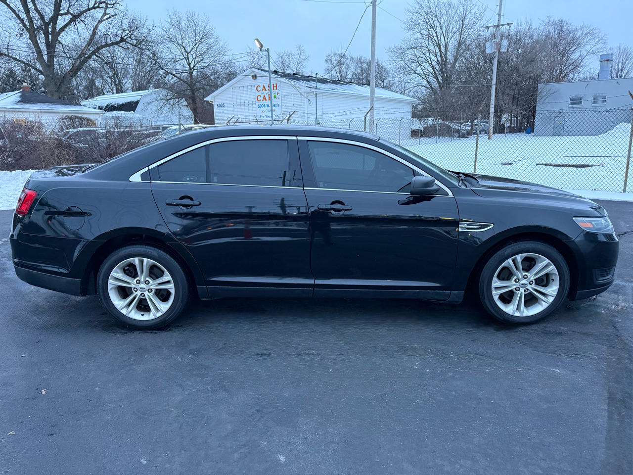 Ford Taurus SE FWD 2018