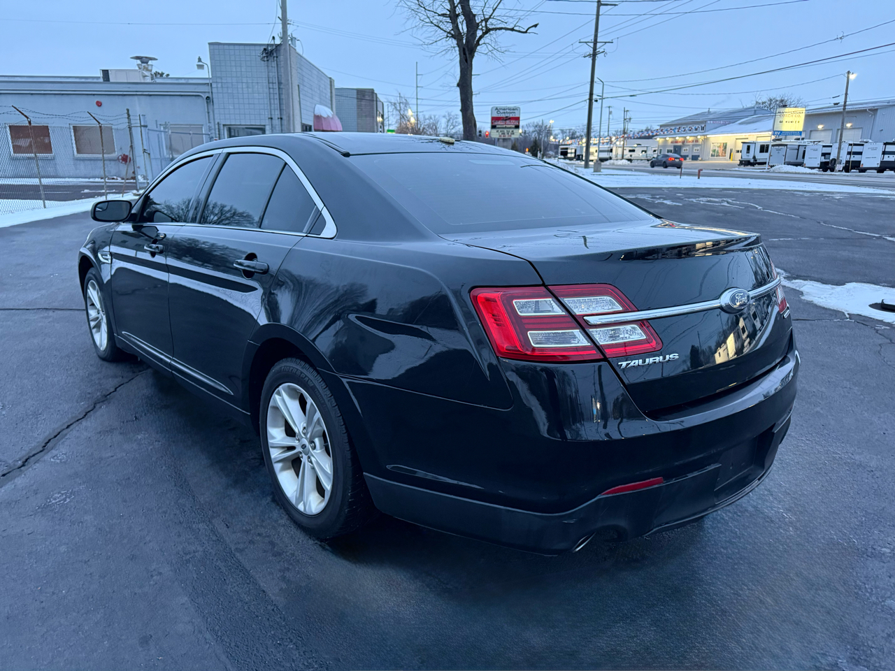 Ford Taurus SE FWD 2018