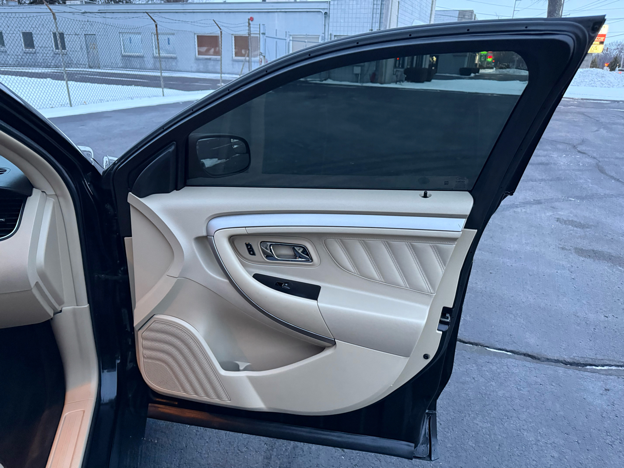 Ford Taurus SE FWD 2018