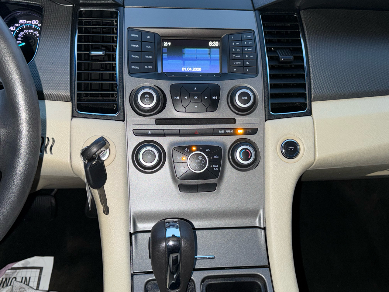 Ford Taurus SE FWD 2018