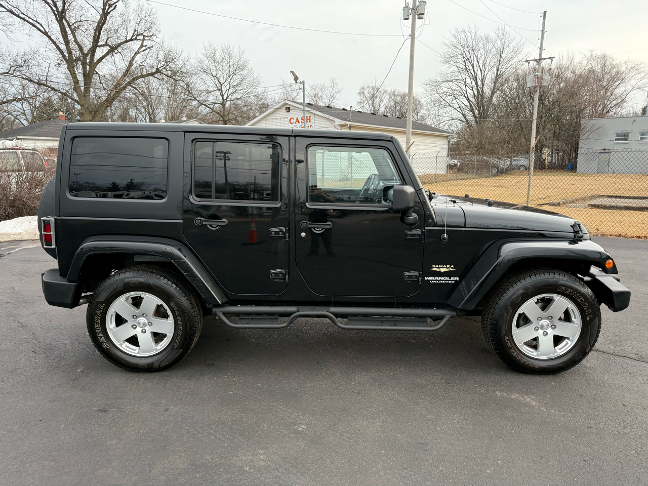 Jeep Wrangler Unlimited 4WD 4dr Sahara 2011