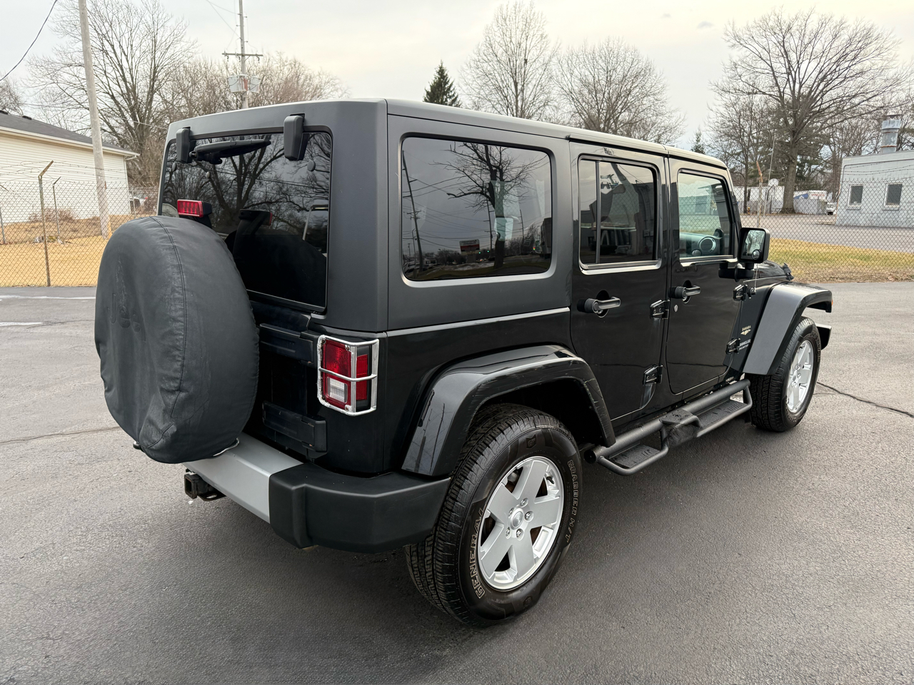 Jeep Wrangler Unlimited 4WD 4dr Sahara 2011