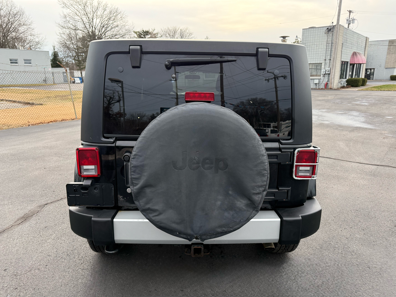 Jeep Wrangler Unlimited 4WD 4dr Sahara 2011