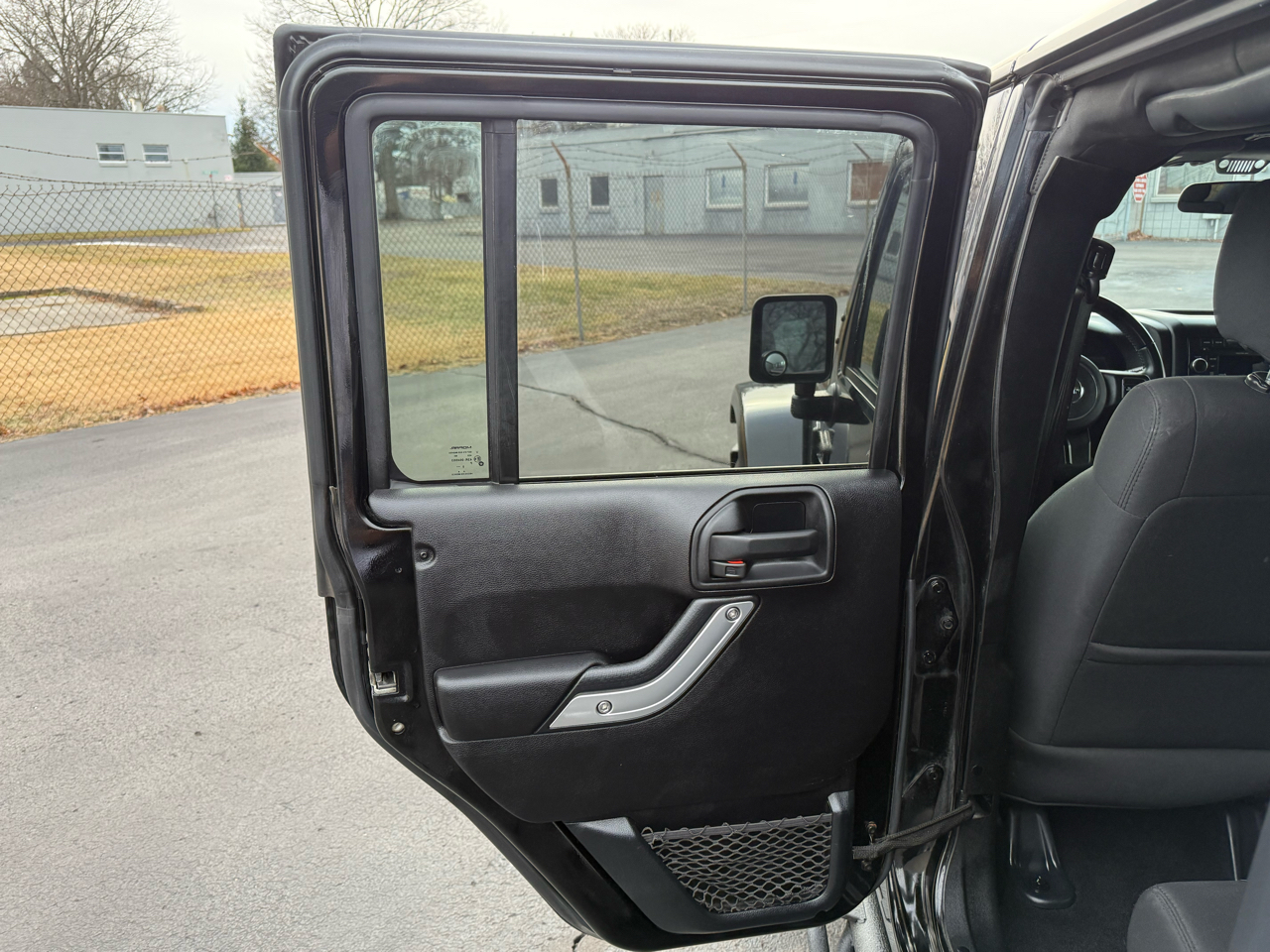 Jeep Wrangler Unlimited 4WD 4dr Sahara 2011