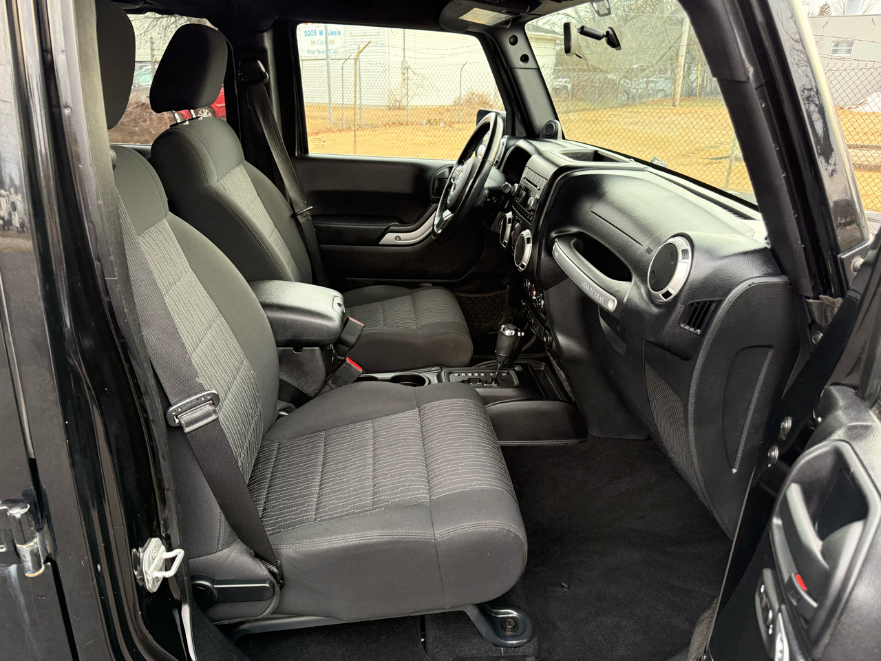 Jeep Wrangler Unlimited 4WD 4dr Sahara 2011