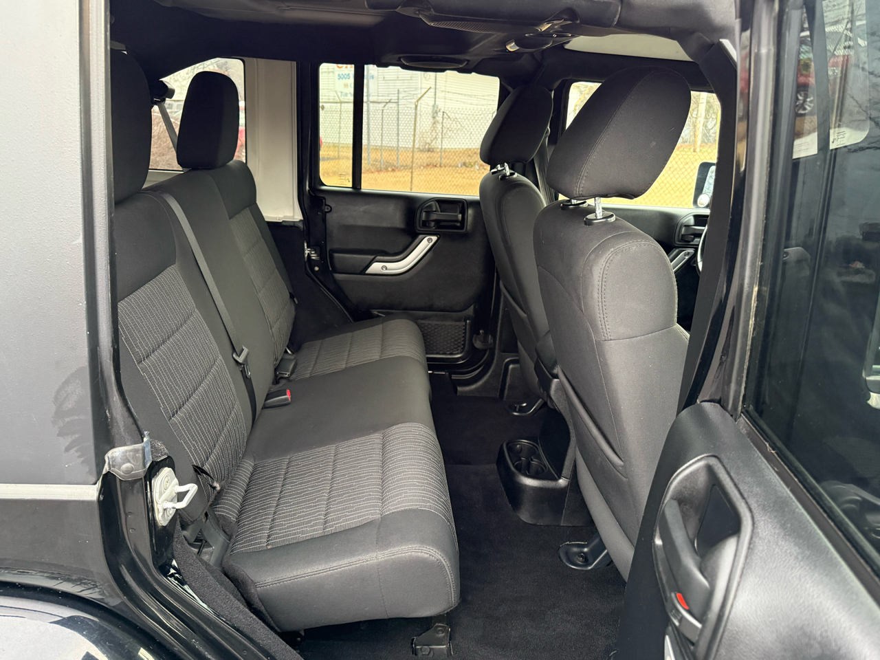 Jeep Wrangler Unlimited 4WD 4dr Sahara 2011