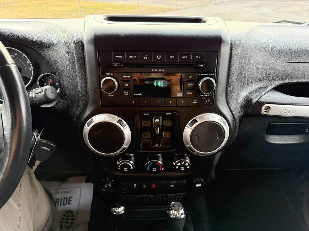 Jeep Wrangler Unlimited 4WD 4dr Sahara 2011