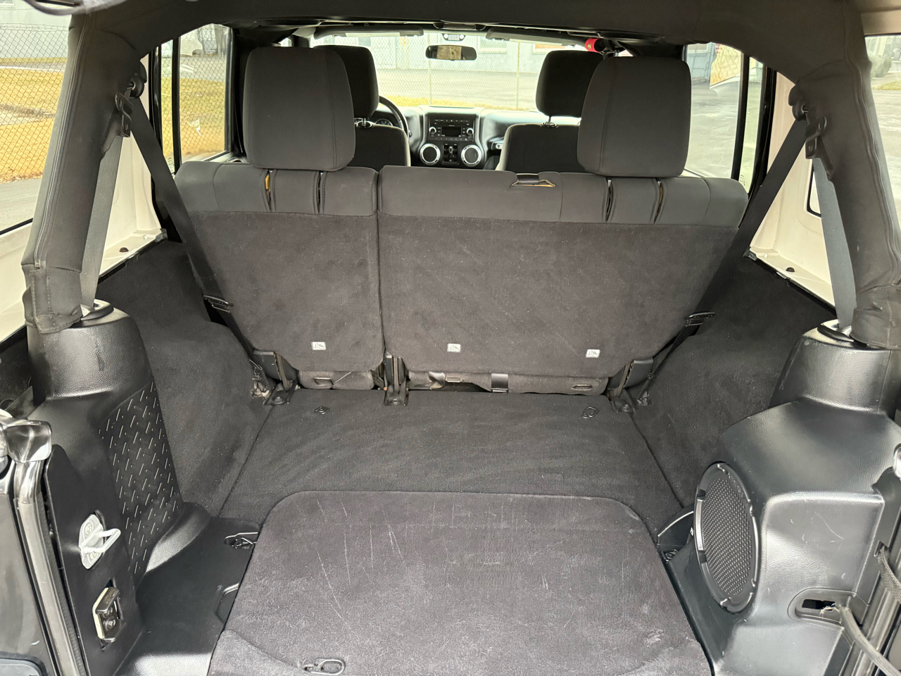 Jeep Wrangler Unlimited 4WD 4dr Sahara 2011