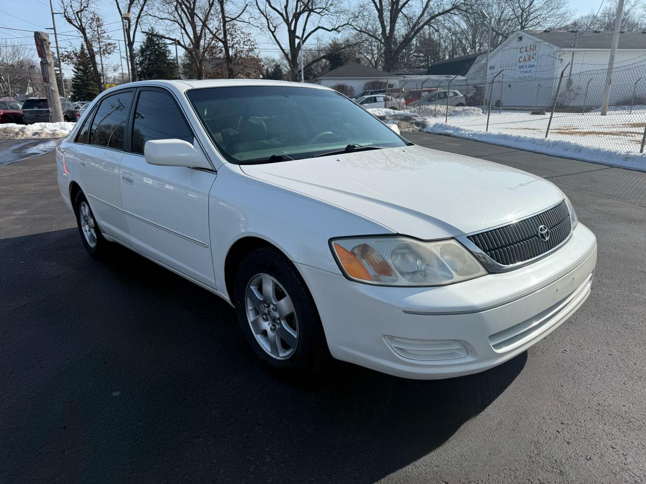 Toyota Avalon 4dr Sdn XLS w/Bench Seat 2000