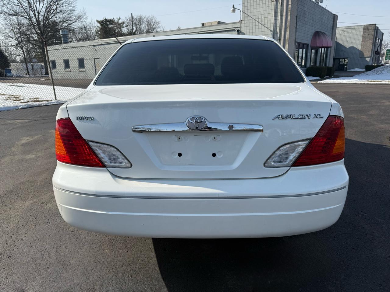 Toyota Avalon 4dr Sdn XLS w/Bench Seat 2000