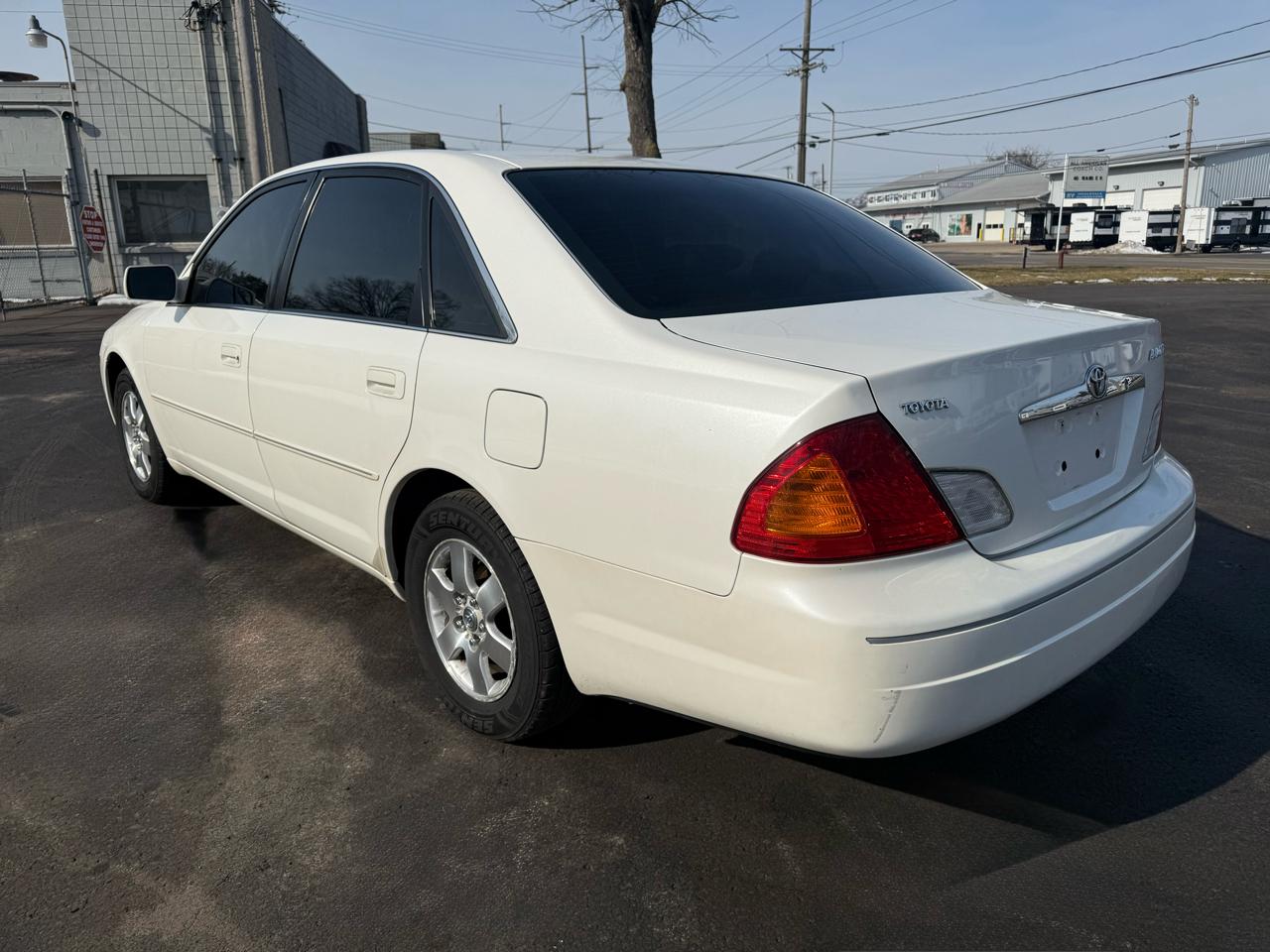 Toyota Avalon 4dr Sdn XLS w/Bench Seat 2000