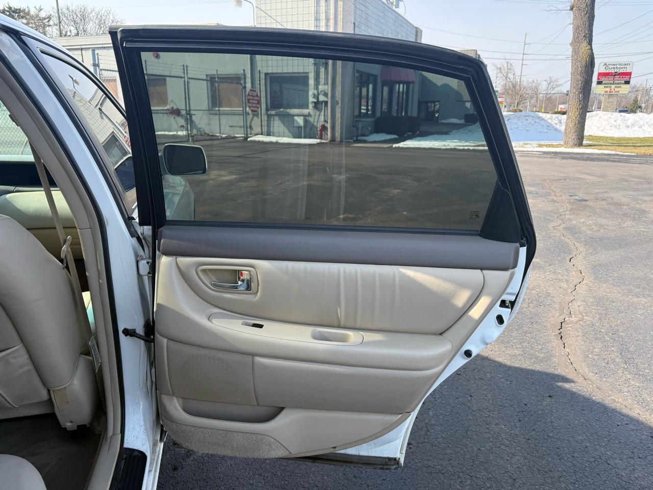 Toyota Avalon 4dr Sdn XLS w/Bench Seat 2000