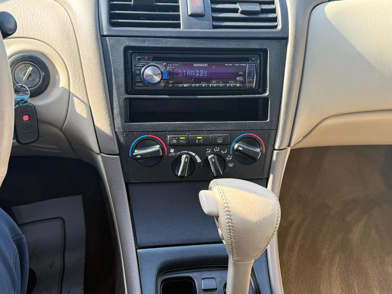 Toyota Avalon 4dr Sdn XLS w/Bench Seat 2000