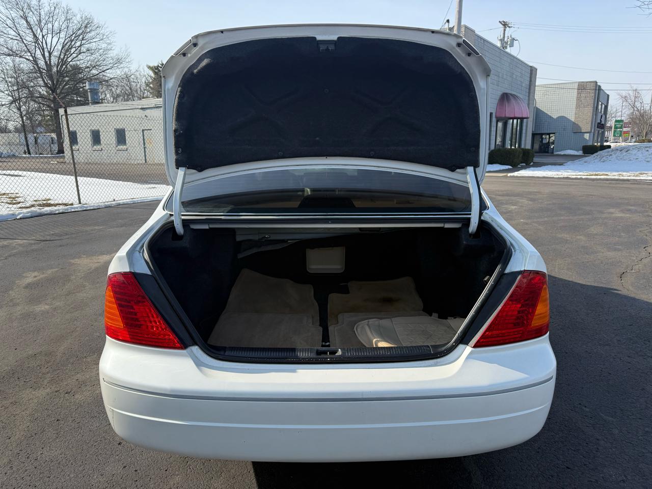 Toyota Avalon 4dr Sdn XLS w/Bench Seat 2000