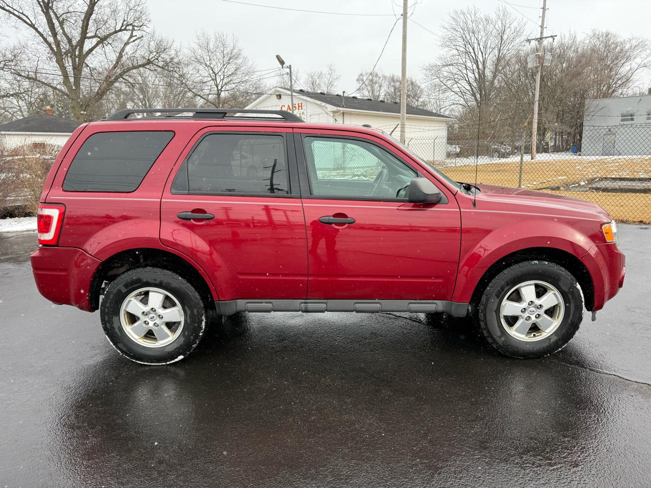 Ford Escape FWD 4dr XLT 2011