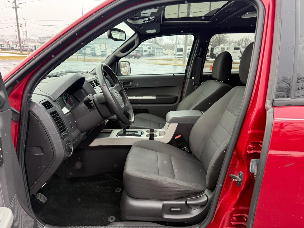 Ford Escape FWD 4dr XLT 2011