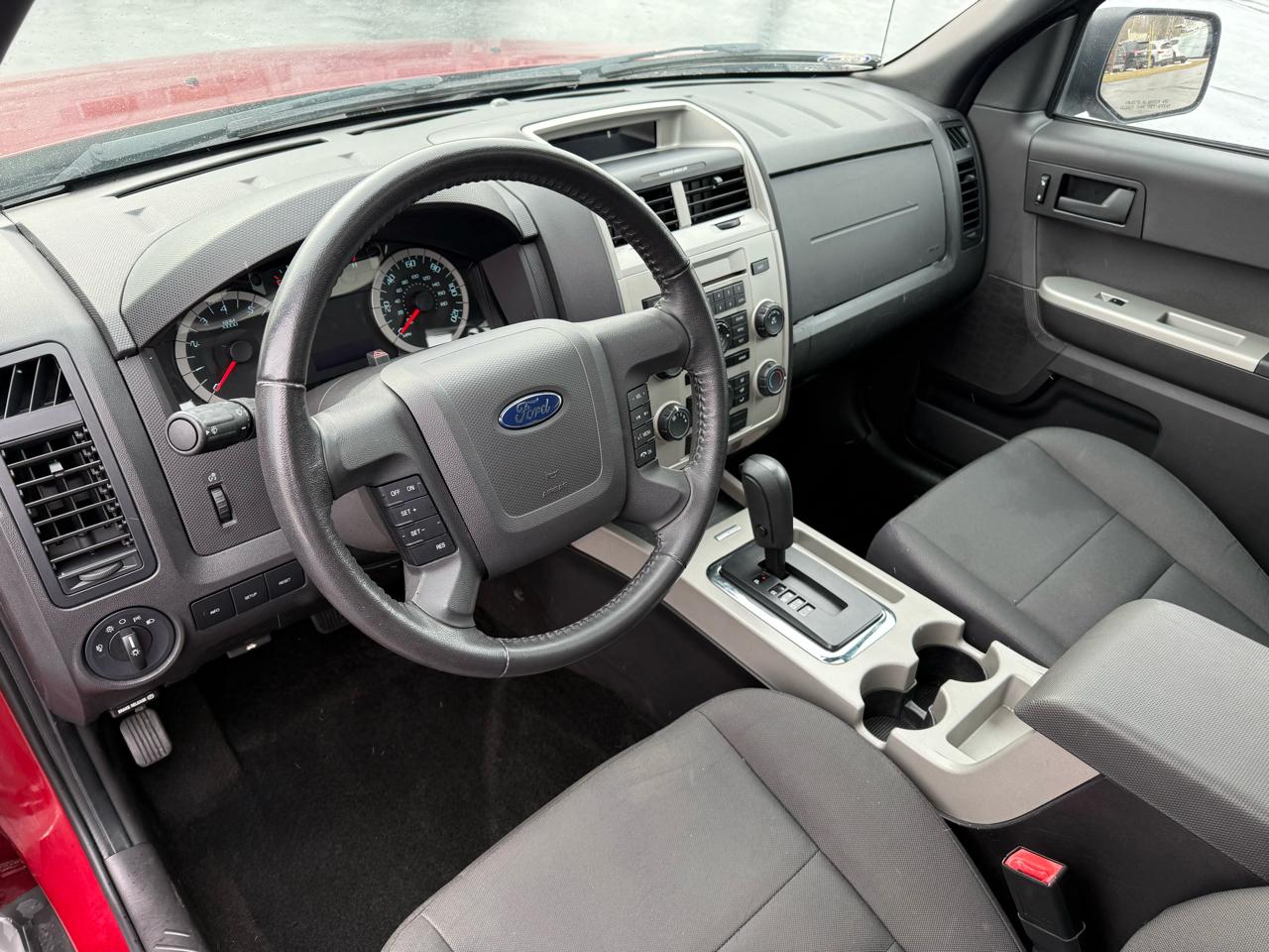 Ford Escape FWD 4dr XLT 2011