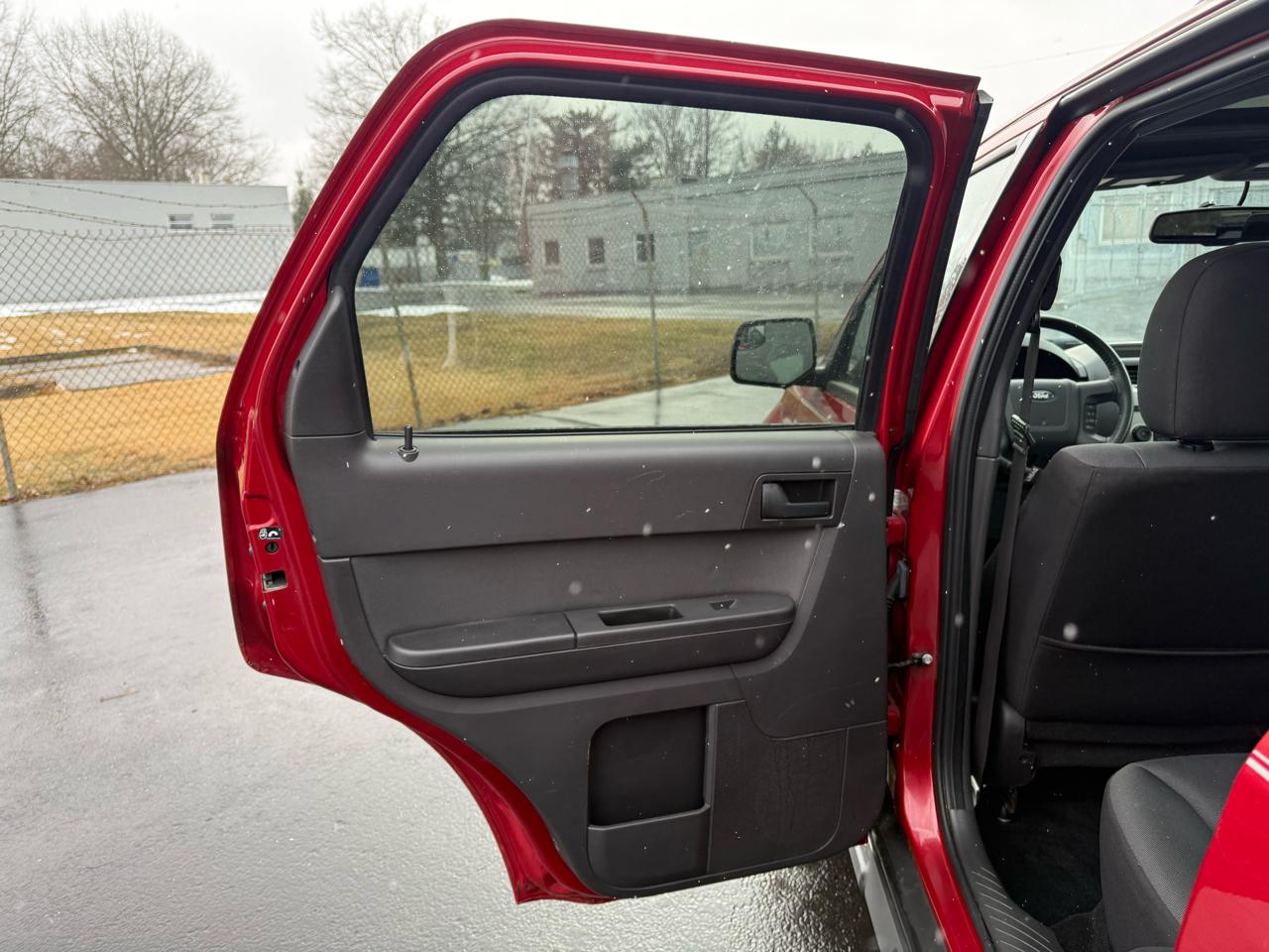 Ford Escape FWD 4dr XLT 2011