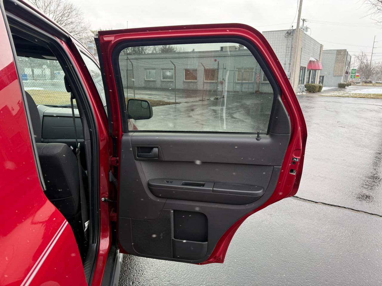 Ford Escape FWD 4dr XLT 2011