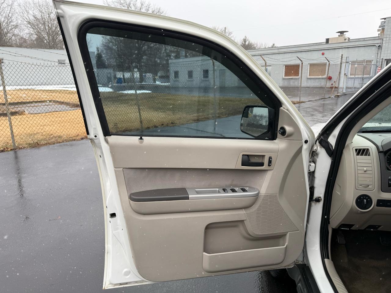 Ford Escape FWD 4dr XLT 2012