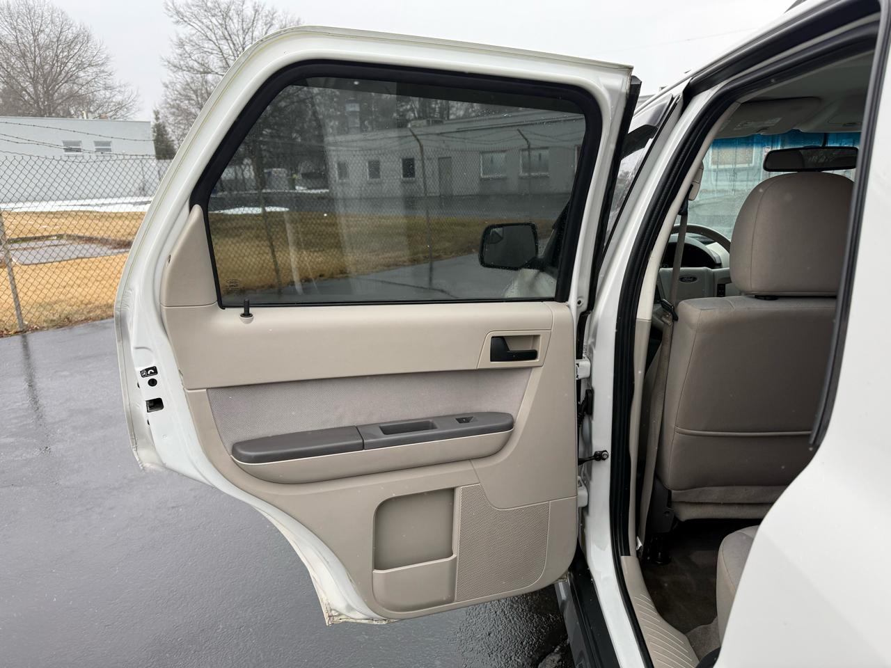 Ford Escape FWD 4dr XLT 2012