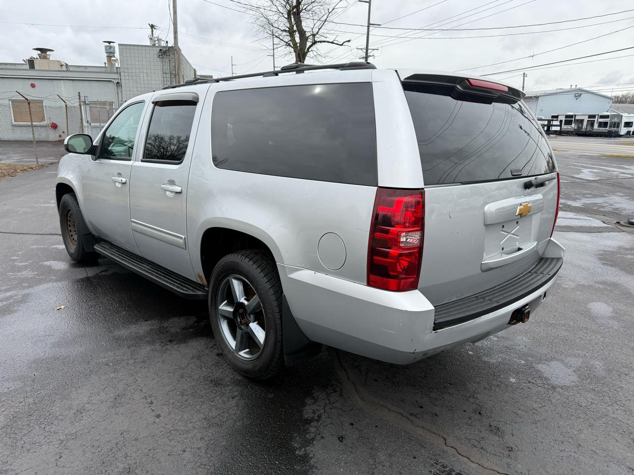 Chevrolet Suburban 2WD 4dr 1500 LS 2012