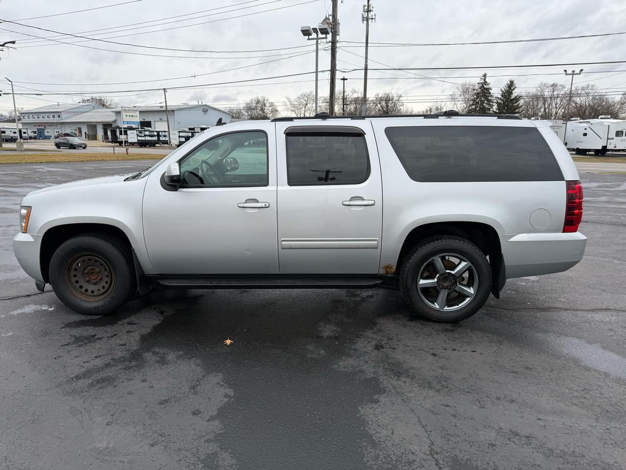 Chevrolet Suburban 2WD 4dr 1500 LS 2012