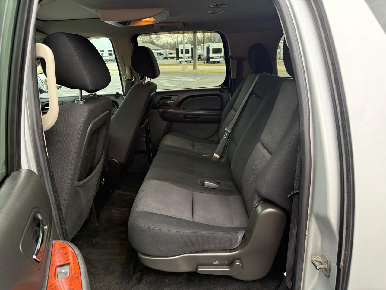 Chevrolet Suburban 2WD 4dr 1500 LS 2012