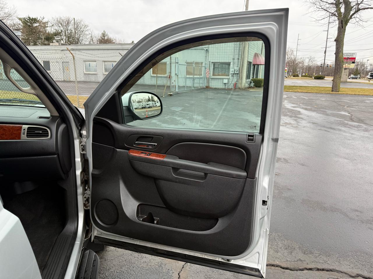 Chevrolet Suburban 2WD 4dr 1500 LS 2012