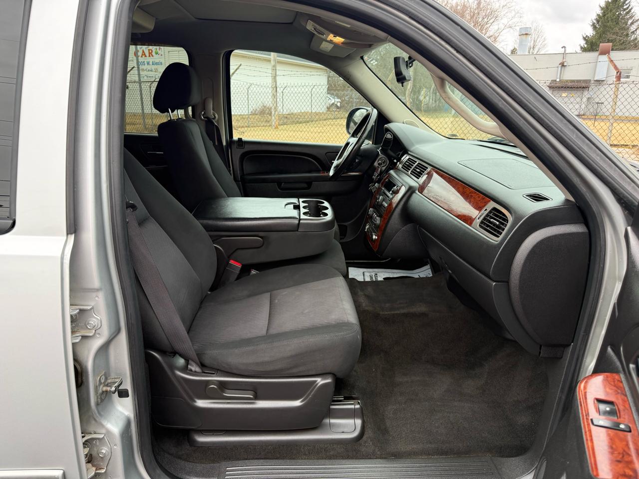 Chevrolet Suburban 2WD 4dr 1500 LS 2012