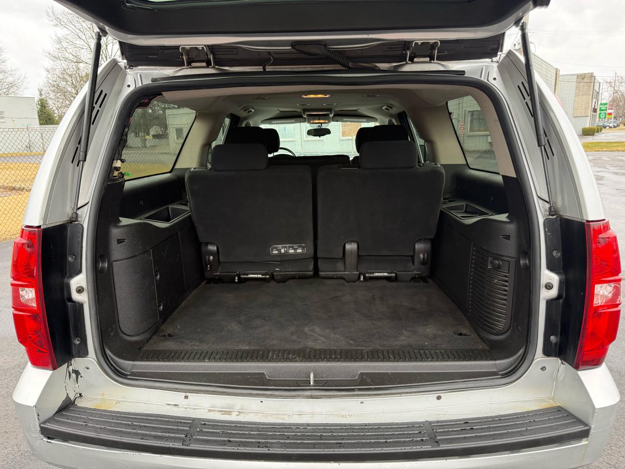 Chevrolet Suburban 2WD 4dr 1500 LS 2012