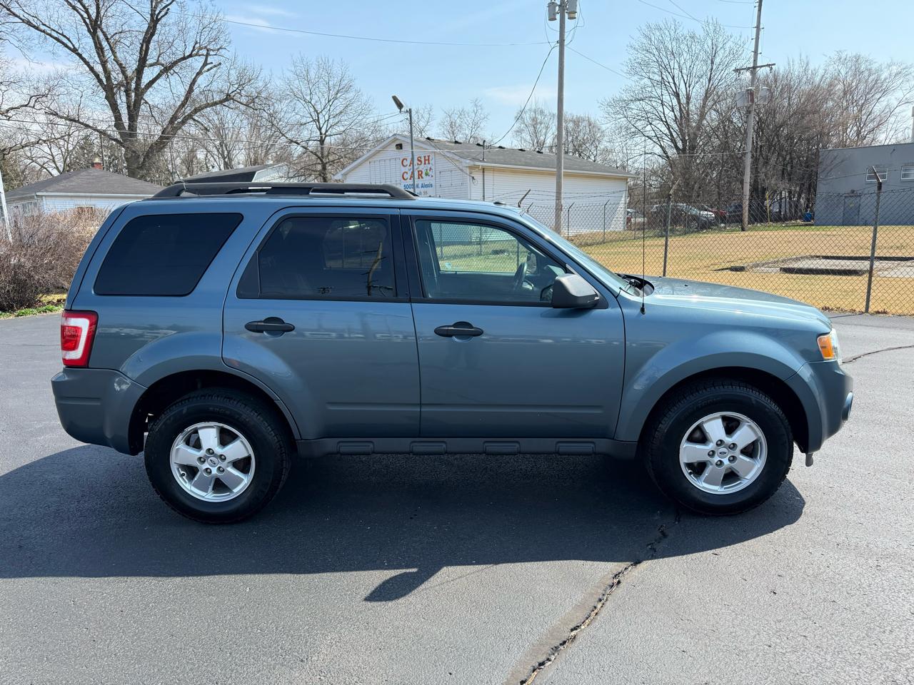 Ford Escape FWD 4dr XLT 2011