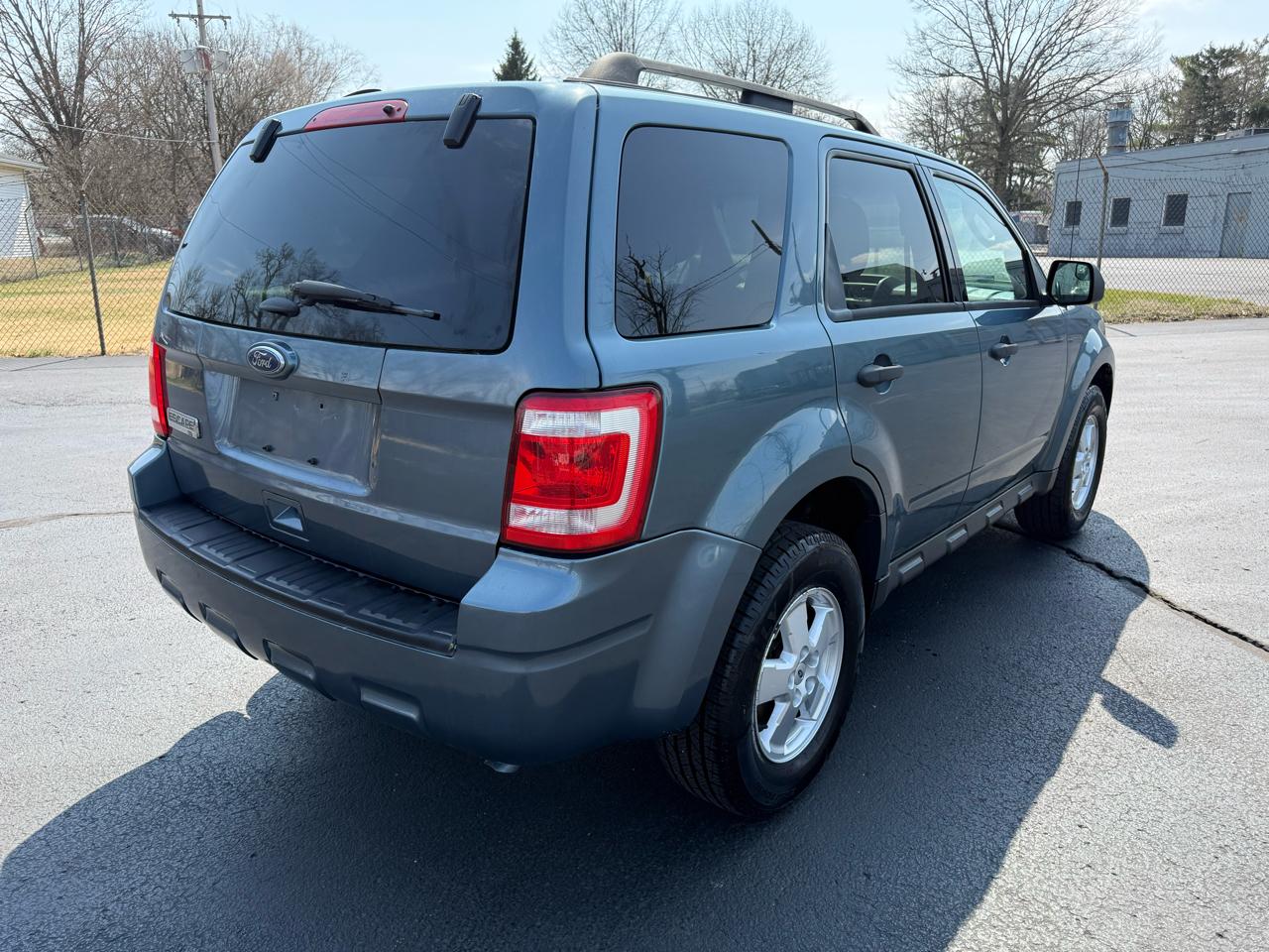 Ford Escape FWD 4dr XLT 2011