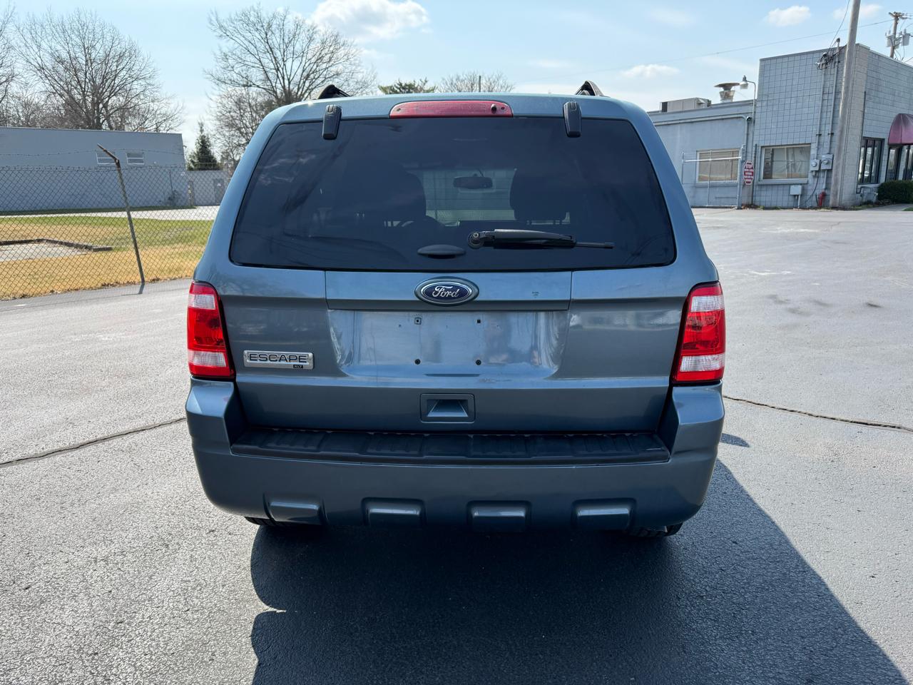 Ford Escape FWD 4dr XLT 2011