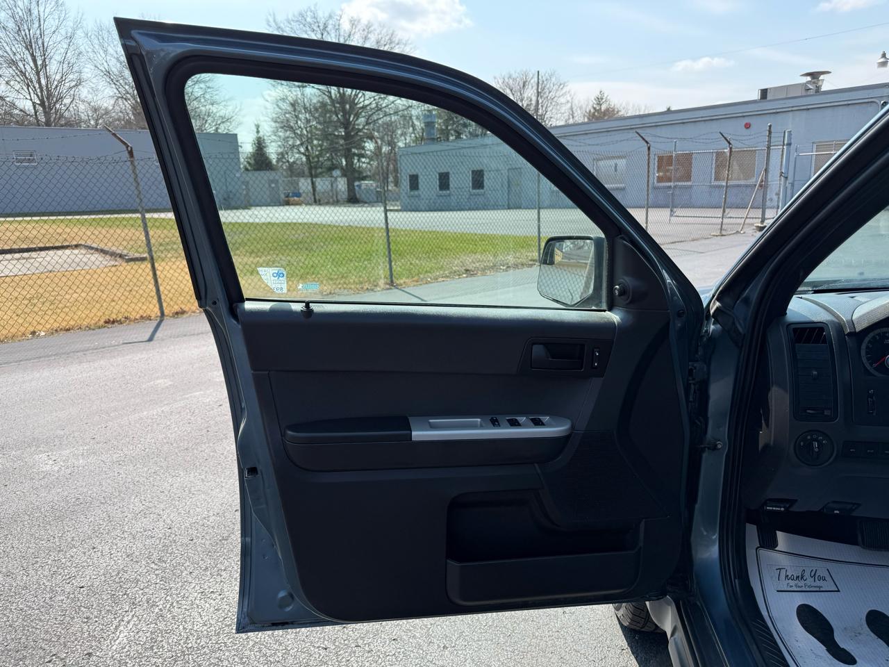 Ford Escape FWD 4dr XLT 2011