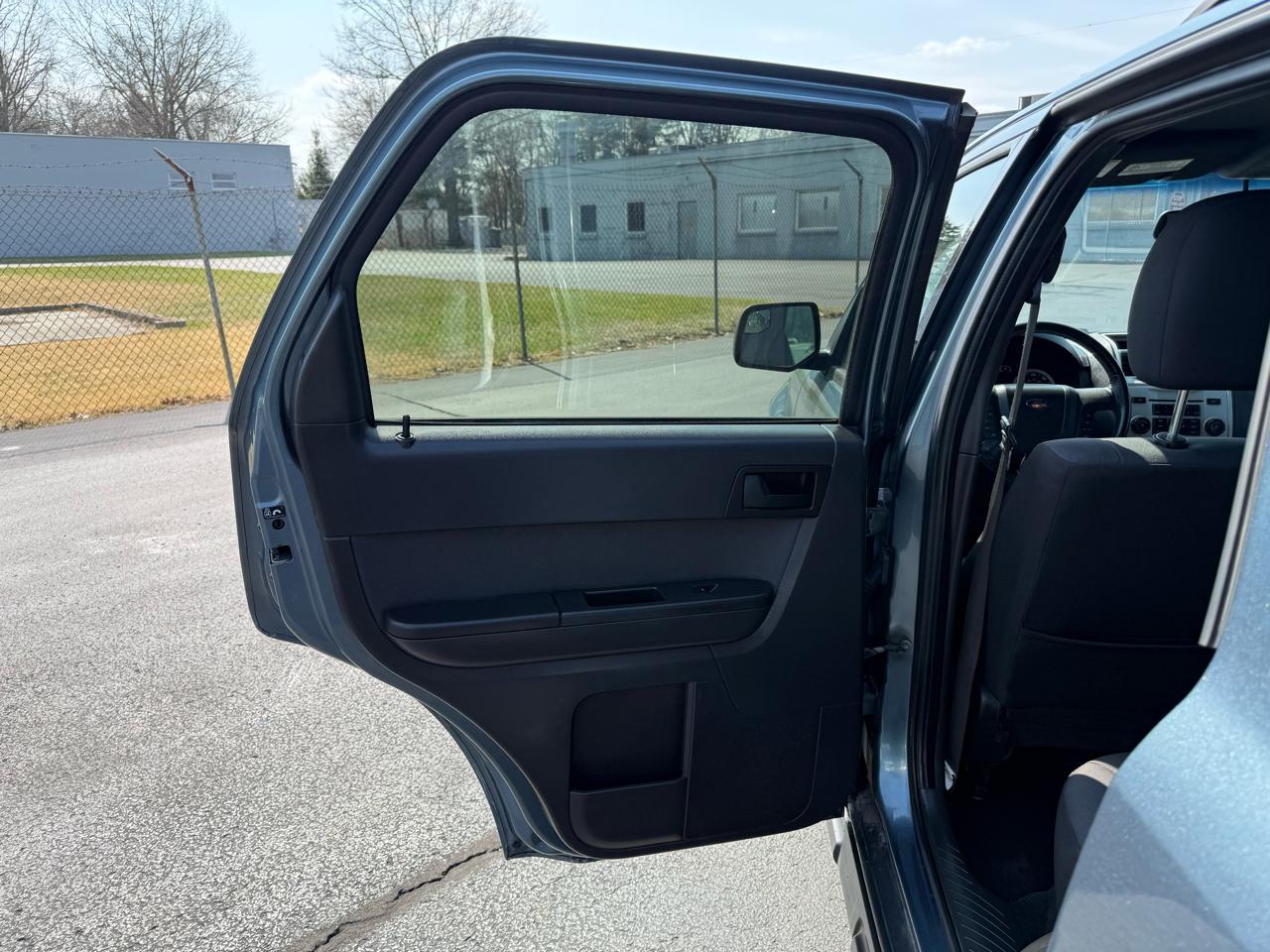 Ford Escape FWD 4dr XLT 2011