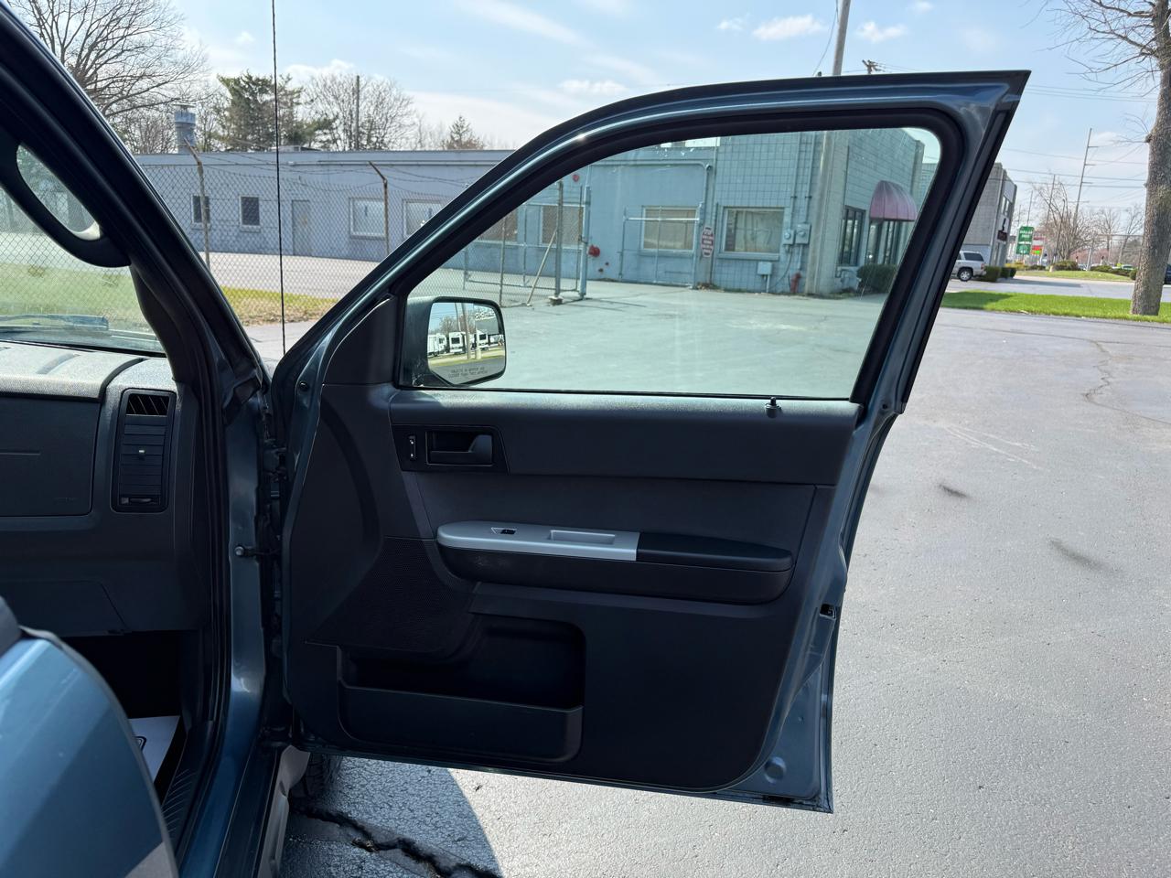 Ford Escape FWD 4dr XLT 2011