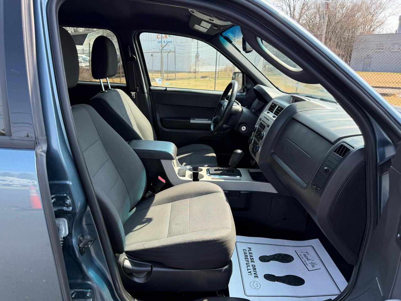 Ford Escape FWD 4dr XLT 2011