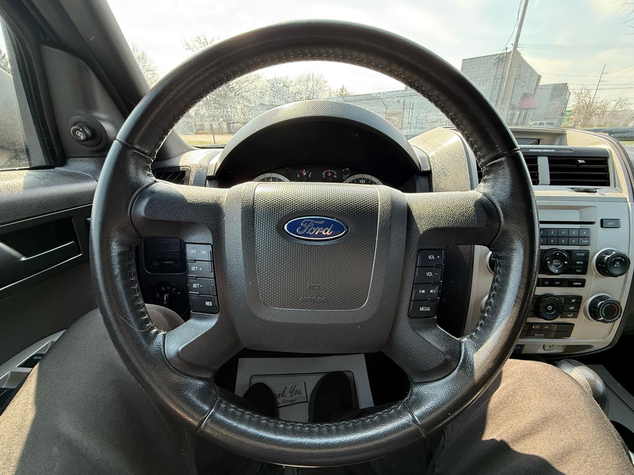 Ford Escape FWD 4dr XLT 2011