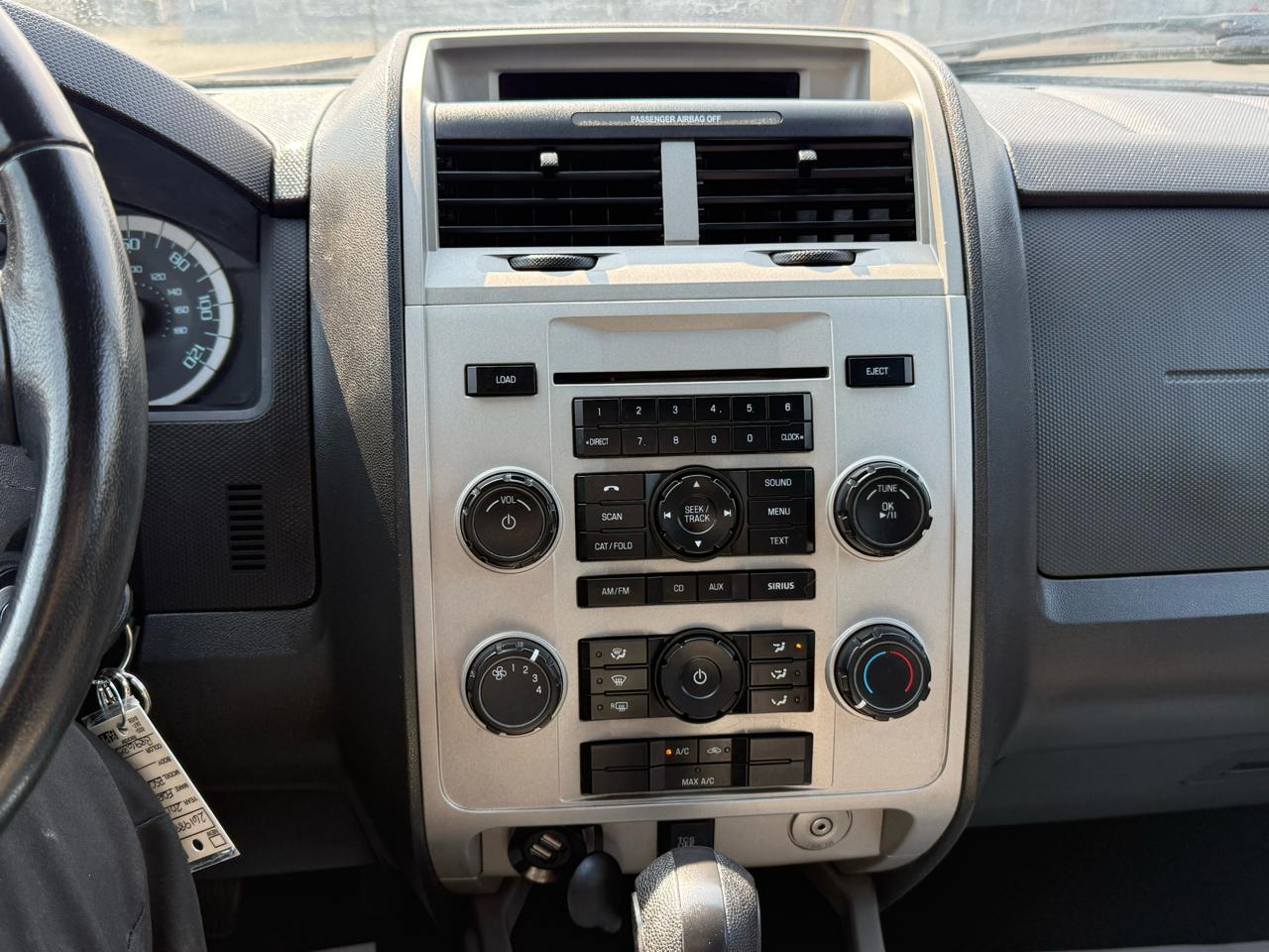 Ford Escape FWD 4dr XLT 2011