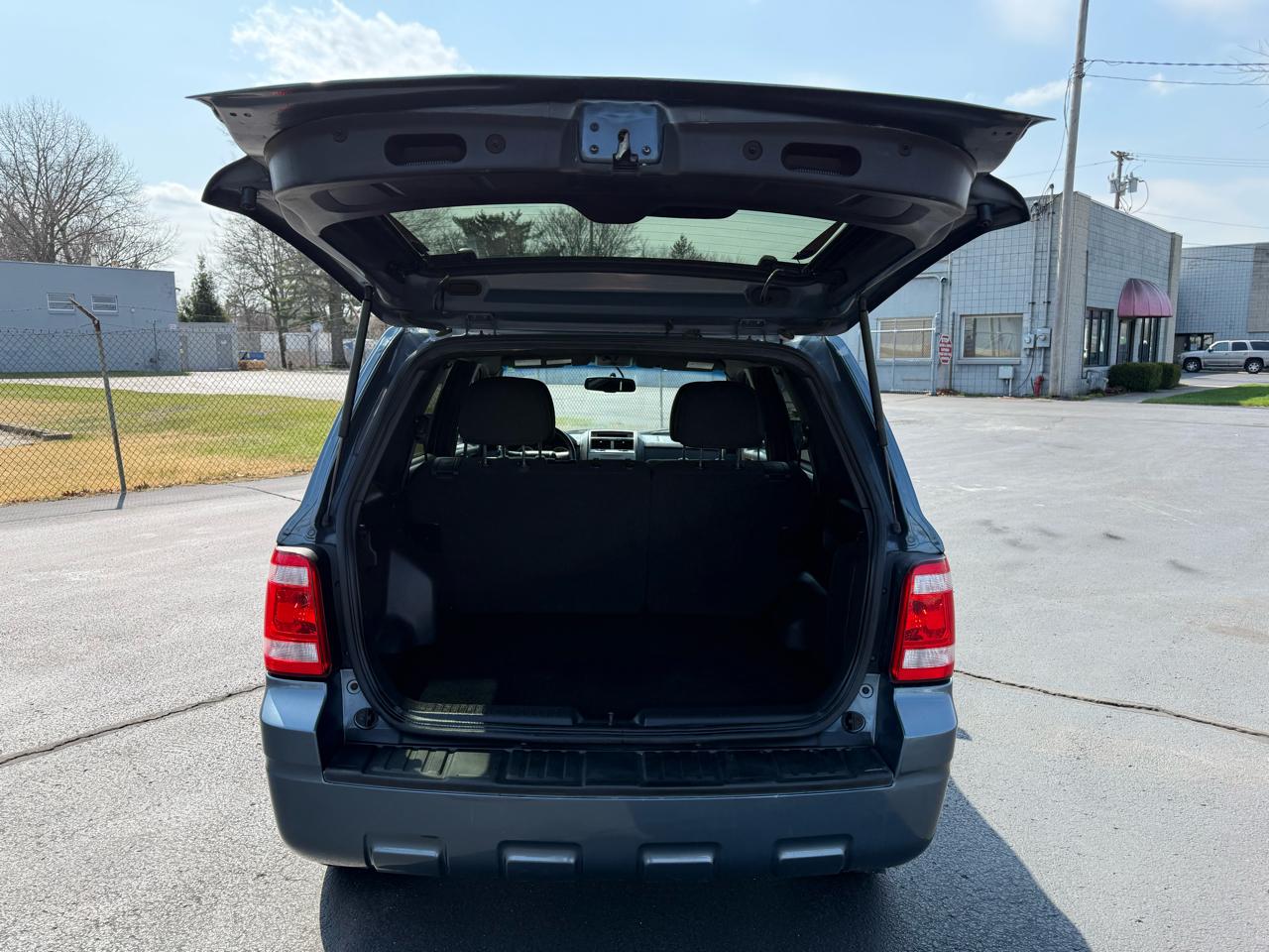 Ford Escape FWD 4dr XLT 2011