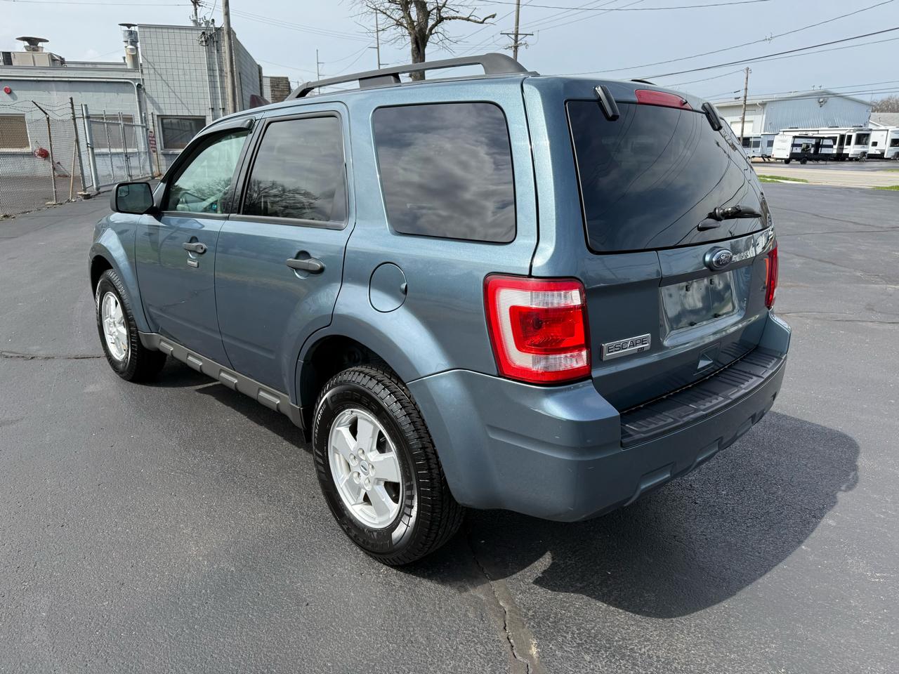 Ford Escape FWD 4dr XLT 2011