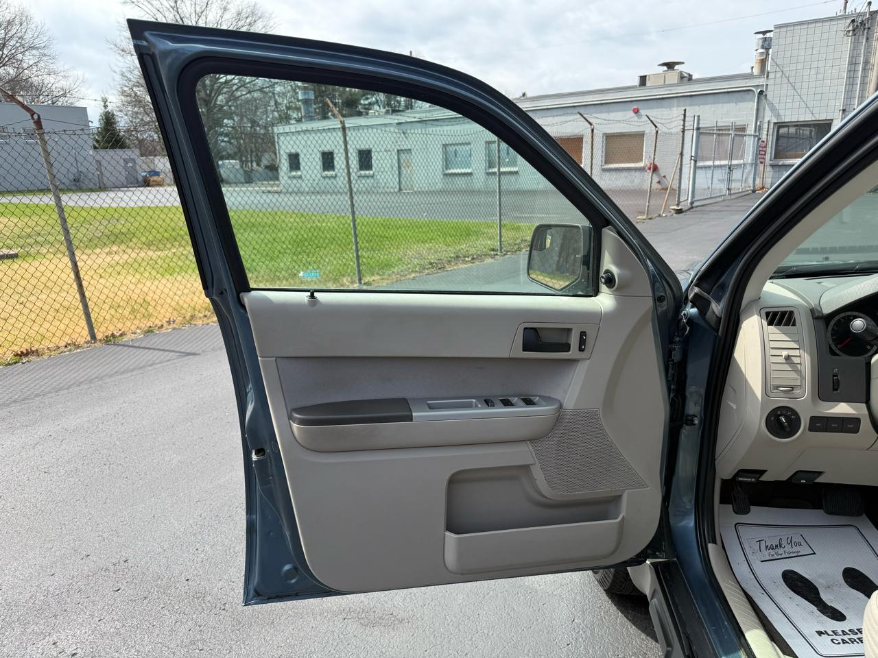 Ford Escape FWD 4dr XLT 2011