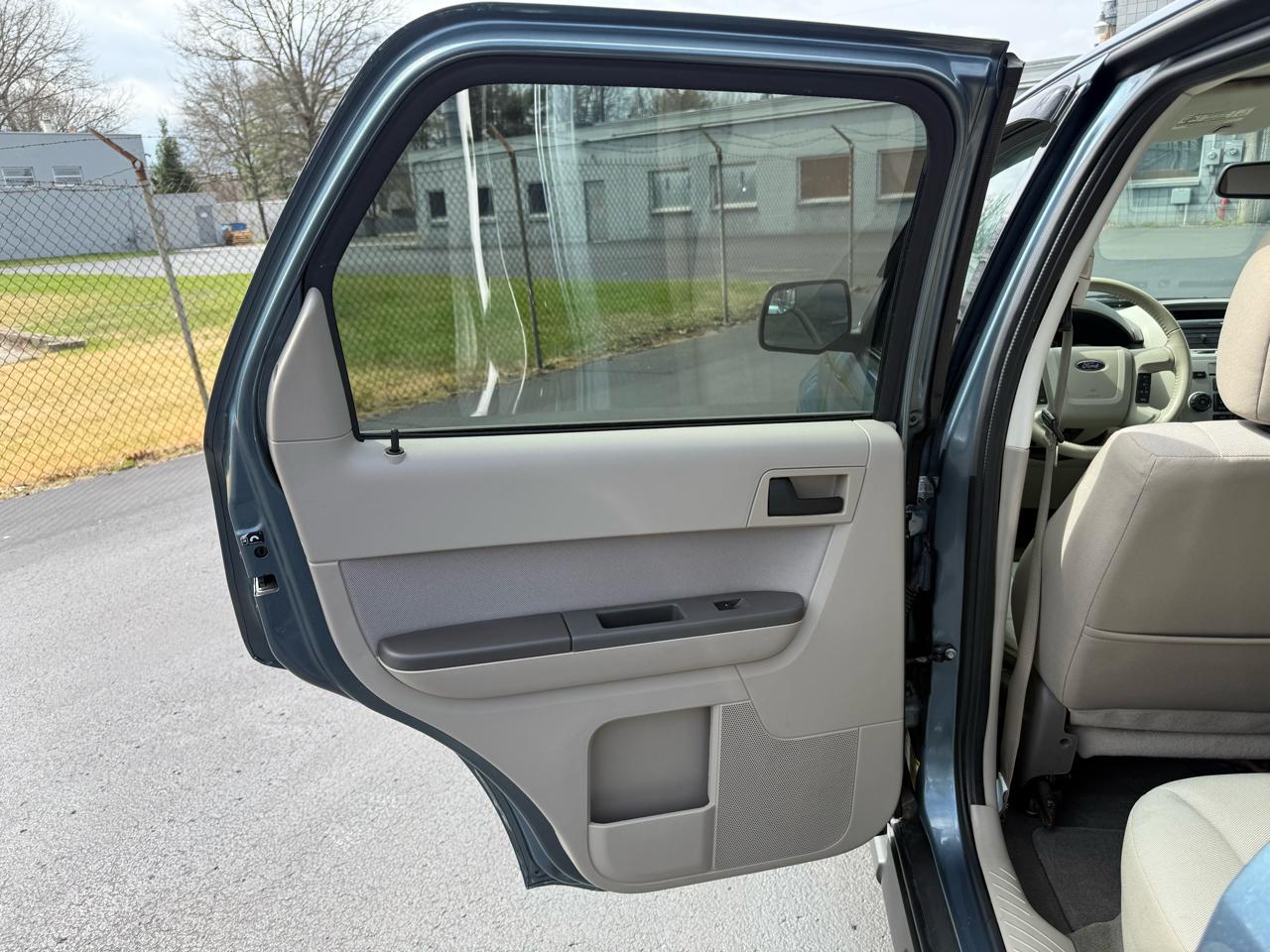 Ford Escape FWD 4dr XLT 2011