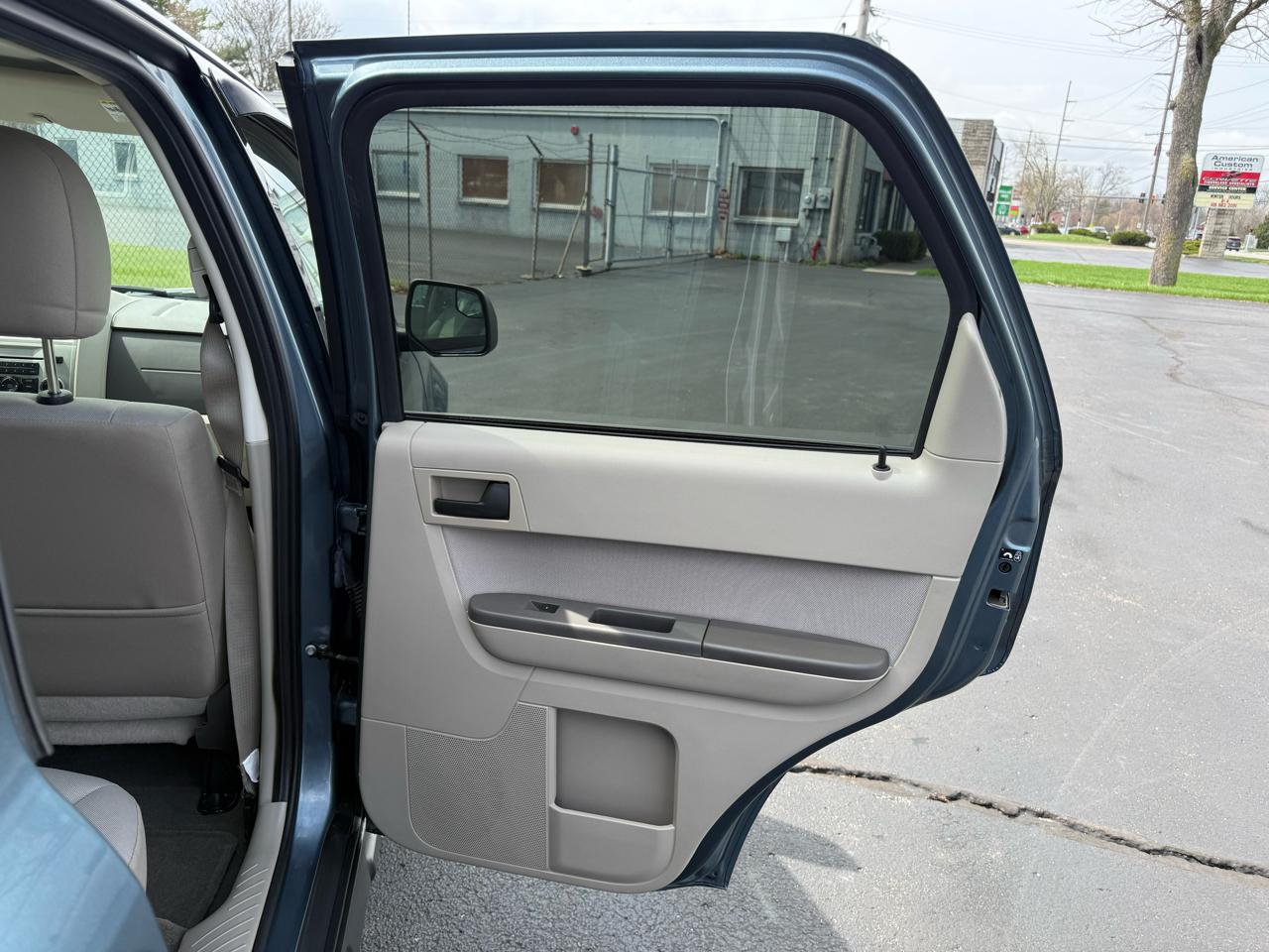 Ford Escape FWD 4dr XLT 2011