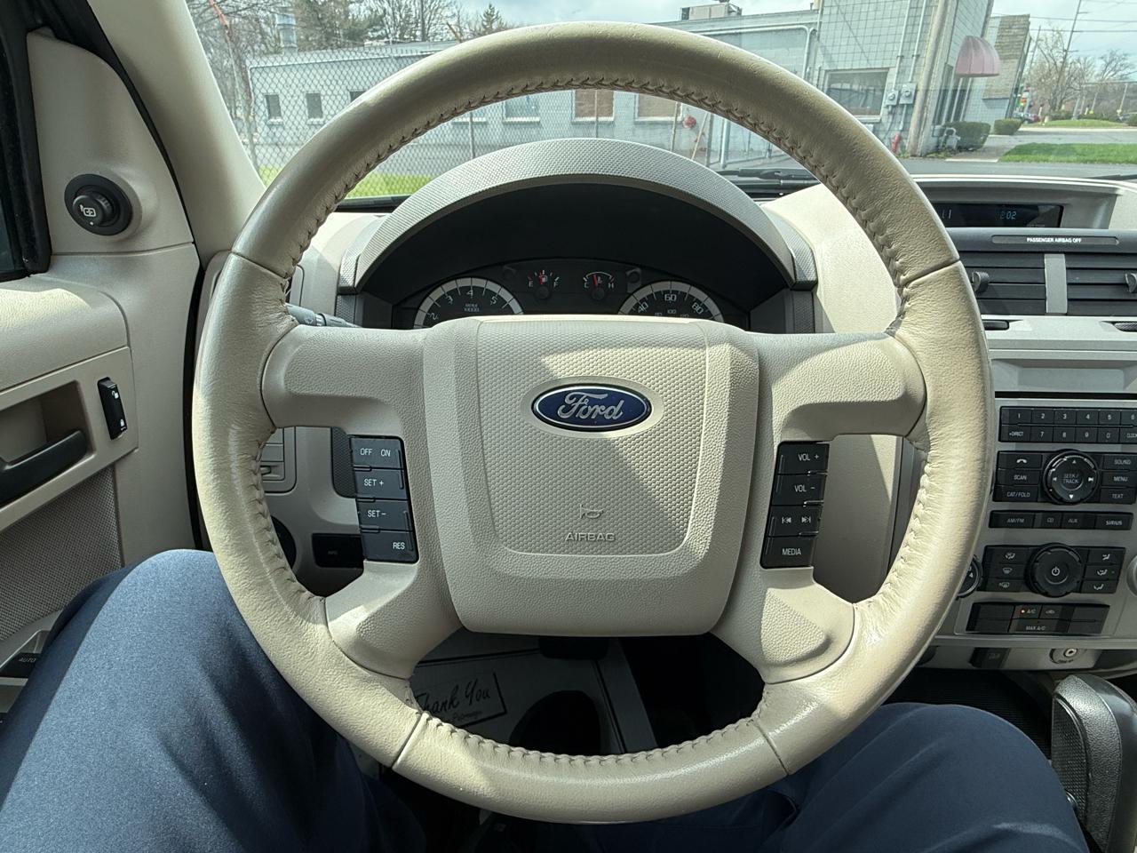 Ford Escape FWD 4dr XLT 2011