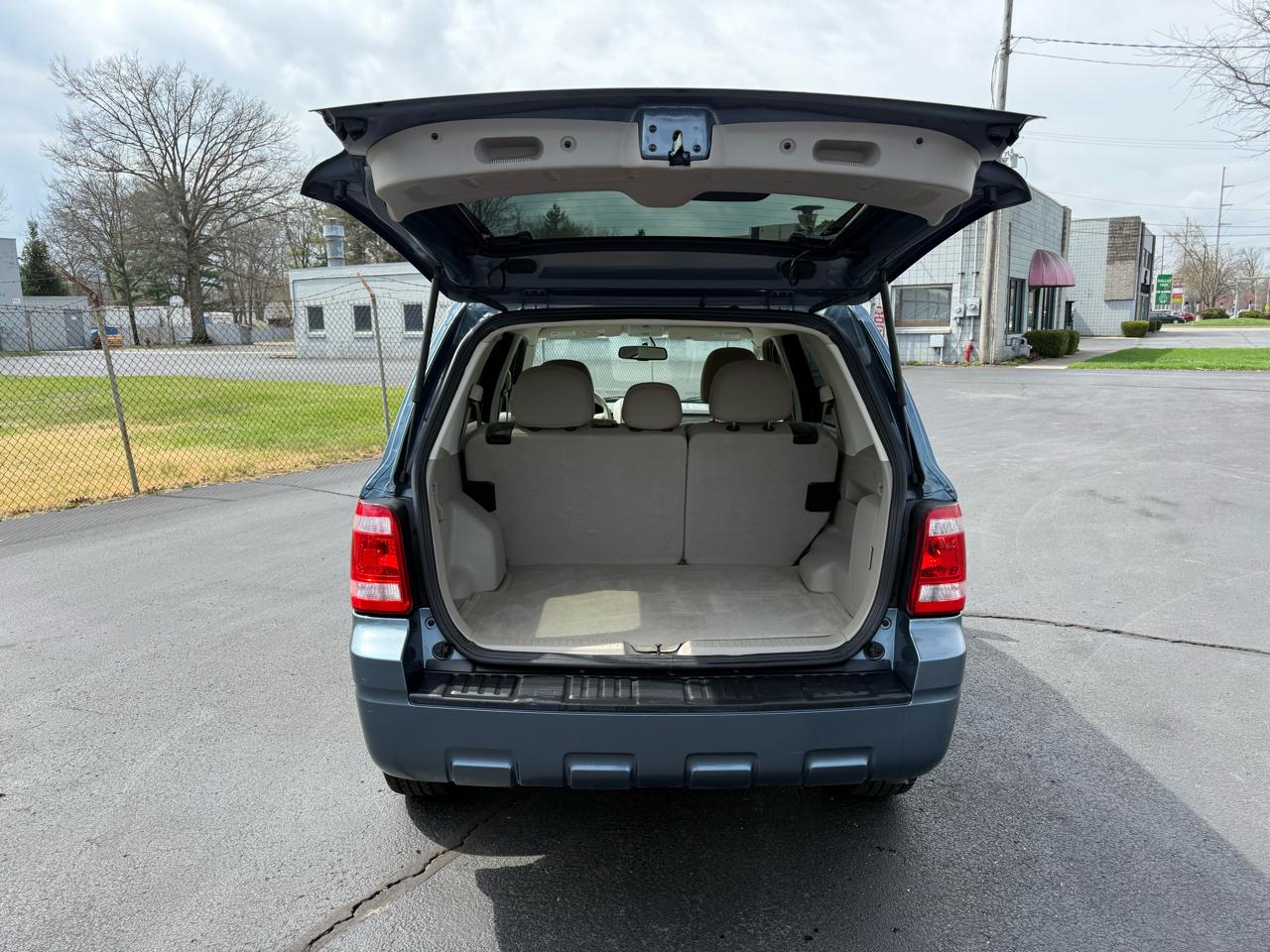 Ford Escape FWD 4dr XLT 2011