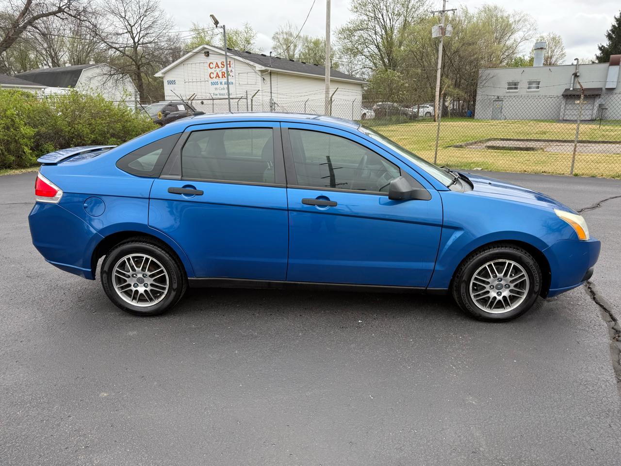 Ford Focus 4dr Sdn SE 2010