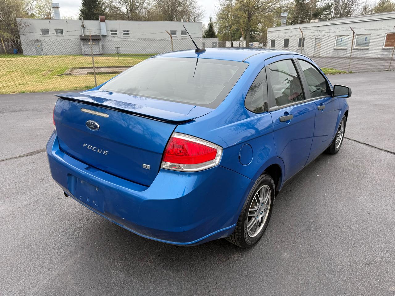 Ford Focus 4dr Sdn SE 2010